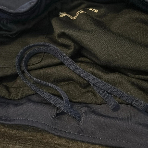 Unde Armour women’s blue lined loose fit athletic shorts size medium - Picture 7 of 8